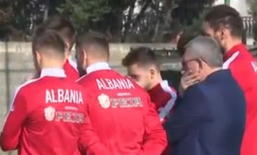 FATION SHEHU/ Kombëtarja e sabotuar që shet fanella me detyrim