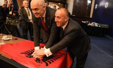 ENVER ROBELLI/ Europa nuk na do se “jemi shqiptarë” e “myslimanë”. Jo!