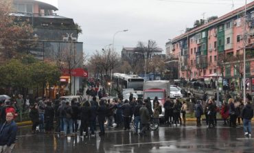 MENTOR KIKIA/ Të dashur studentë, është koha të thoni përse protestoni?