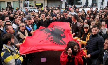 LULJETA PROGNI/ Dy dhjetorët dhe politika