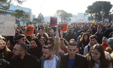 YLLI DOÇI/ Protesta studentore, si pranvera në dimër!