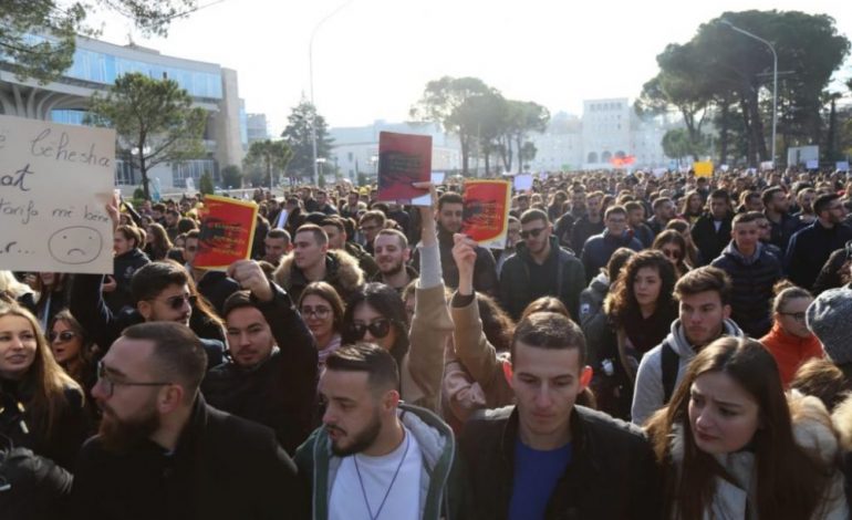 YLLI DOÇI/ Protesta studentore, si pranvera në dimër!