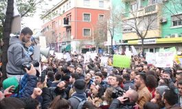 MENTOR KIKIA/ Protesta nën menaxhim ustallarësh “zjarrfikës”: Po ç’punë keni me Zogun e Zi o derdimenë, apo t’u nxini jetën njerëzve?