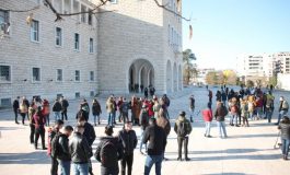 SKËNDER MINXHOZI/ Na duhet një protestë, jo një bojkot i imponuar i mësimit