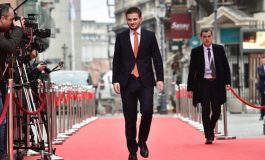 EDMOND ARIZAJ/ Sa për të qeshur me ata që janë errësuar pas “bujës” së Gent Cakaj-t!
