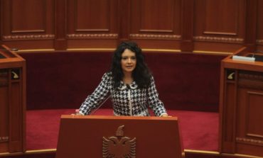 ELISA SPIROPALI/ Një replikë e detyrurar me vulgun dhe banalitetin politik në Kuvend