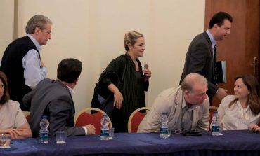 ARTUR AJAZI/ Kur milionerëve të opozitës, u "qan zemra" për popull