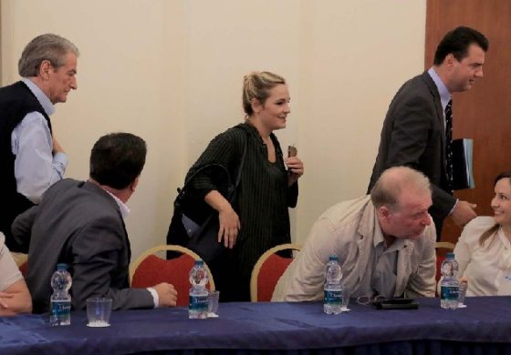 ARTUR AJAZI/ Kur milionerëve të opozitës, u "qan zemra" për popull