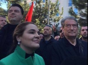 ARTUR AJAZI/ Po tani, a duhet të ikë Lulzimi dhe Monika?