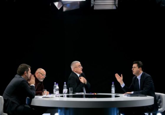 FLOGERT MUÇA/ Ekselentët, diploma e munguar e Bashës dhe media "në mes"
