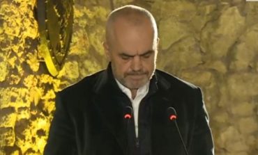 MENTOR KIKIA/ Servilizmat provincialë të “Qytetarisë së Nderit”