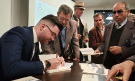 "NË GJURMËT E DRITËROIT"/ Libri i gazetarit bën bashkë politikën, arsimin dhe biznesin
