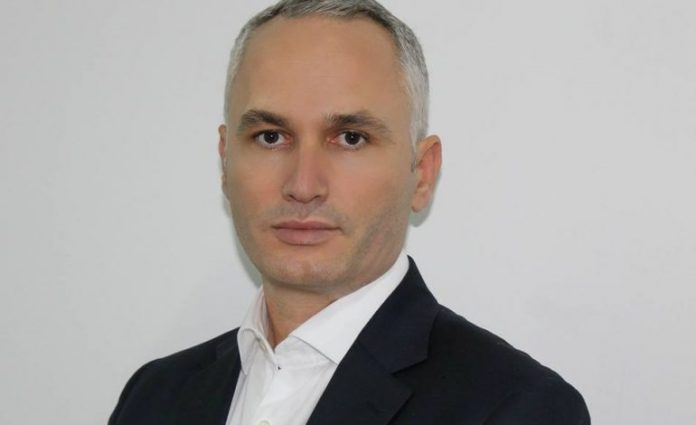 ALBERT P. NIKOLLA/  Shtiza e Akilit dhe ligjërimi i PD-së si krisja e arrës zhigël!