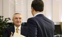 SHËNIM/ Kur “holandezi pa shtyllë kurrizore” takon “strehën e fundit të maskarenjve”