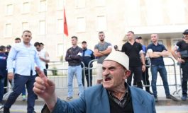EDMOND ARIZAJ/ Për gazetarët, që bëjnë thirrje për përplasje civile!
