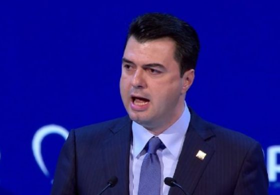 ARTUR AJAZI/ Kur Lulzimi të kujton “prangat”
