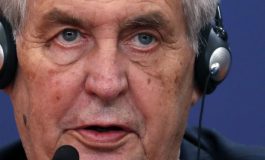 “Pyeti futbollistët çekë a ekziston Kosova o president pijanec”