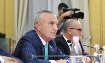 Pse Alfred Peza ia prishi humorin Ilir Metës pas dëshmisë në Komisionin Hetimor? Dhe një humor "Presidencial" lacash...