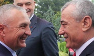SHËNIM / Dritëhijet e fotos së publikuar nga Presidenti