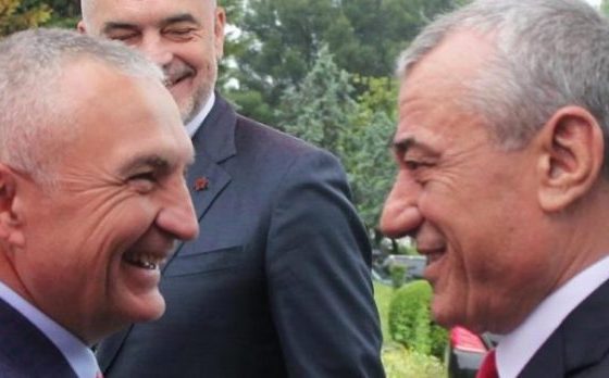 SHËNIM / Dritëhijet e fotos së publikuar nga Presidenti