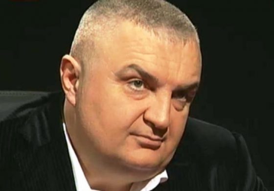 ILIRJAN BLLOSHMI/ Mos ia vini re Ilir Metës, o “idiotër”!