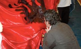 KRESHNIK SPAHIU/ Pse nuk protestojmë kur humbet Shqipëria por kur na thërret partia?