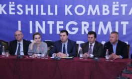 ARTUR AJAZI/ Jeni bërë si “gratë e liga”