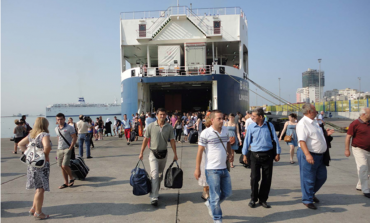 ILIR METAJ/ Pse dreqin vini ju emigrantë kur i flisni njëri-tjetrit në greqisht apo italisht?