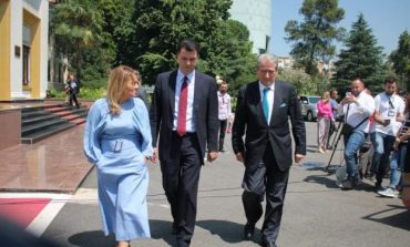 ARTUR AJAZI/ O ju “mbrojtësit” e grave…