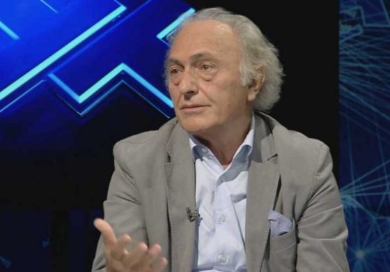 FRROK ÇUPI/ Një Bashë alias Haklaj dhe pesë Berishë përballë