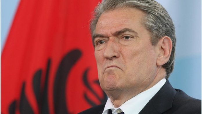 KRESHNIK SPAHIU/ Doktor, “burrat e shtetit” s’shajnë gazetarët, nga gratë dhe motrat