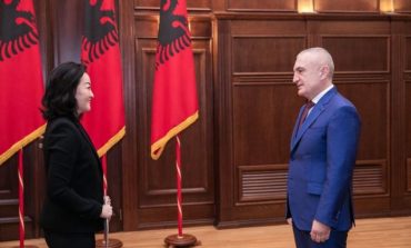 ENDRI KAJSIU/ Të gjithë kundër Metës