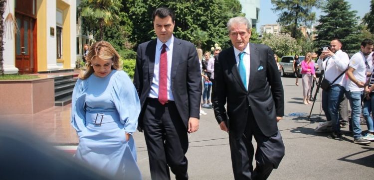 ARTUR AJAIZ/ Çfarë duhet të ndodhë kur politikani përhap panik?