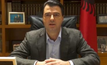 ENDRI KAJSIU/ Analiza: Kush dhe pse e përbalt Shqipërinë në gjuhë të huaj?