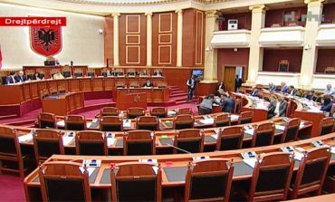 ARTUR AJAZI/ Koha për të dalë në skenë, një parti e re opozitare?