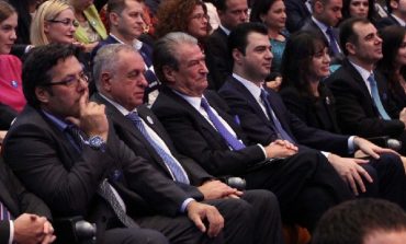 ARTUR AJAZI/ Dy fjalë, për ata që shkatërruan shtetin sa kishin pushtetin