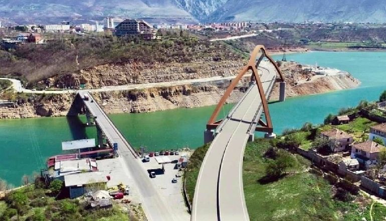 ASTRIT PATOZI/ Si të shpëtojmë prej qeverive, që mburren me sendet tona