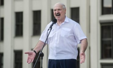 ASTRIT PATOZI/ Lukashenko djeg Bjellorusinë, por qetëson shqiptarët