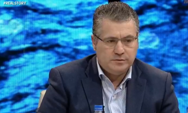 SKËNDER MINXHOZI/ Basha kapet pas problemit të vet dhe harron hallin e PD