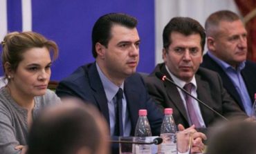 ARTUR AJAZI/ A ka patur vërtetë “front opozitar” në Shqipëri?