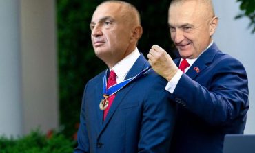 MERO BAZE/ Lereni Ilir Metën të ridekorojë dëshmorët!
