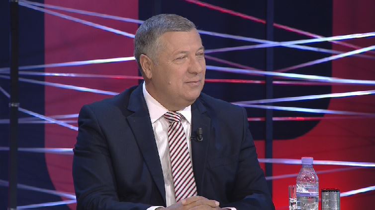ADRIAN CIVICI/ Përse politika po lufton për “shtresën e mesme”?