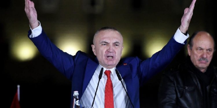BEN ANDONI/ Dikush duhet t’i thotë që s’është ai demokracia!