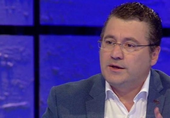 SKËNDER MINXHOZI/ Ethet e detit shqiptaro-grek dhe 12 milje në mes