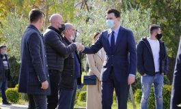 EDMOND ARIZAJ/ Lulzim Basha do pushtet pa levizur nga vendi