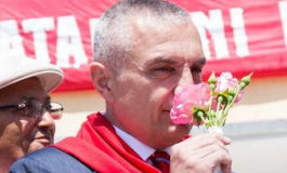 ARDIT RADA/ Presidenti i teneqeve, me sytë nga lufta e klasave