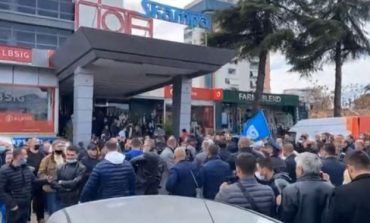 ASTRIT PATOZI/ Shqipëria nuk ka nevojë për luftërat e tyre false