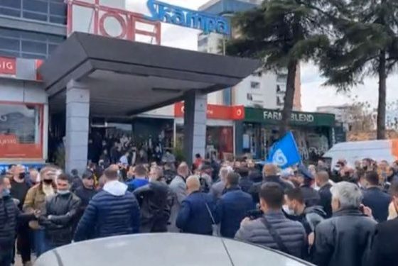 ASTRIT PATOZI/ Shqipëria nuk ka nevojë për luftërat e tyre false