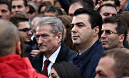 MERO BAZE/ Dy mite të rreme të Lulzim Bashës, që po ja shfryjnë kundërshtarët