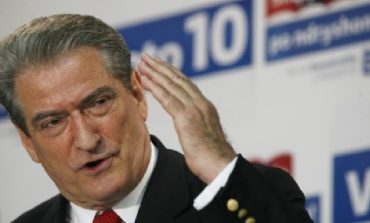MERO BAZE/ Demokratët duhet të rivotojnë nëse janë me Berishën apo SHBA